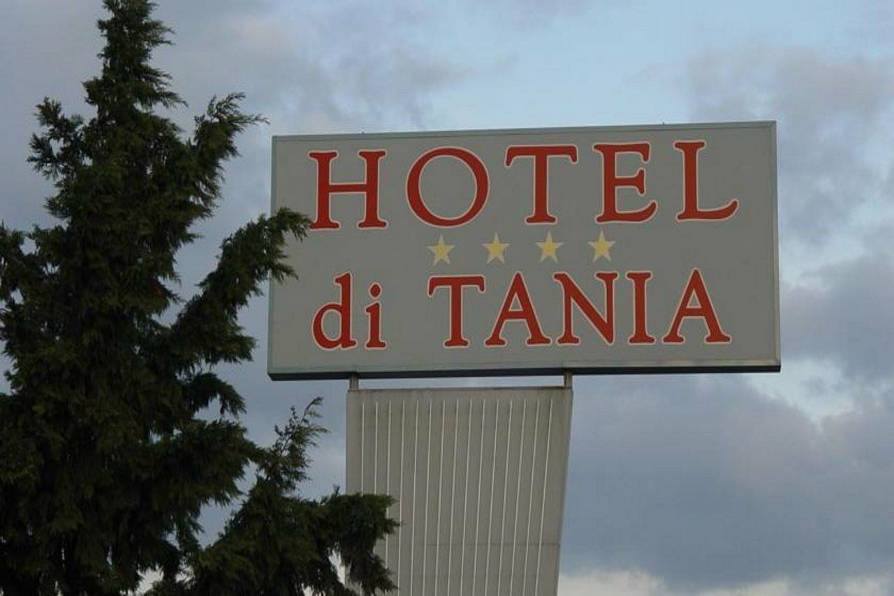 Hotel Di Tania Орайокастро Екстериор снимка